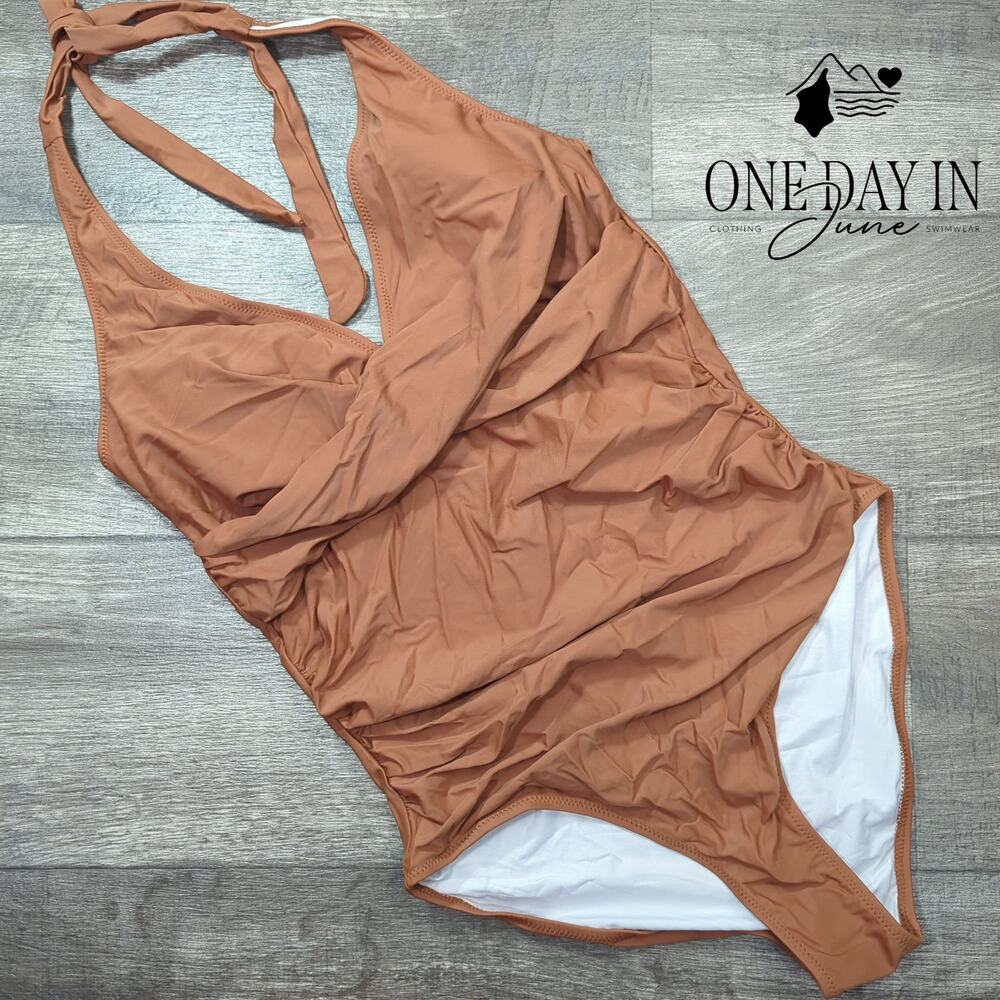CharmLeaks Twist Front Halter One Piece Swimsuit Size L